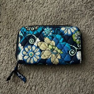 Vera Bradley zip around wallet
